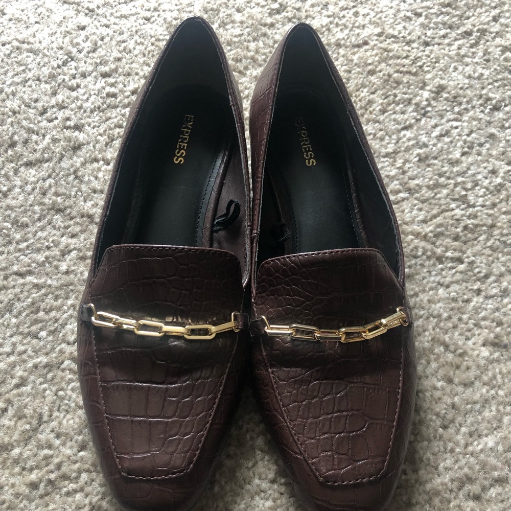 Crocodile embossed loafers, size 7